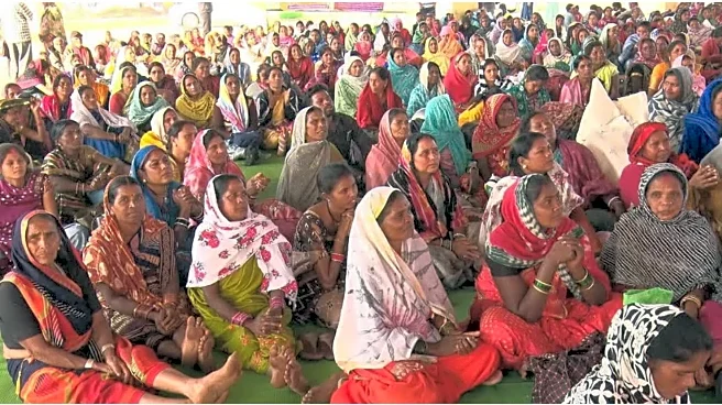 Chhattisgarh school cooks protesting ₹66 wage, booked for rioting