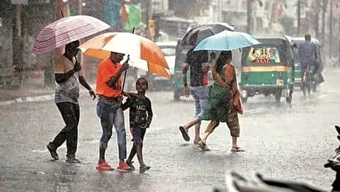 IMD issues yellow alert for Thane and Raigad, Mumbai storms