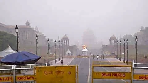 A surprise dust storm shrouds Delhi-NCR, blamed on western disturbance