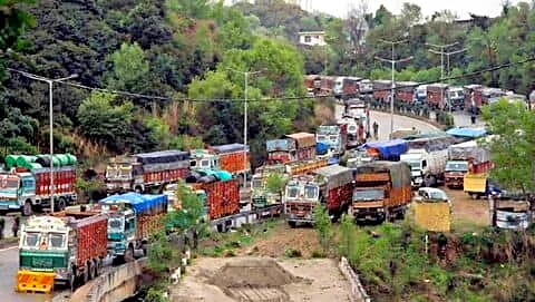Heavy landslides shut Jammu-Srinagar highway 3rd day blocking Banihal-Qazigund tunnel