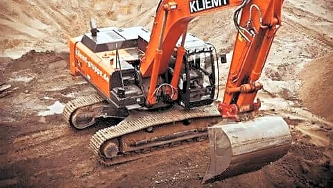 Maharashtra contractors threaten to halt government works over ₹96,000cr