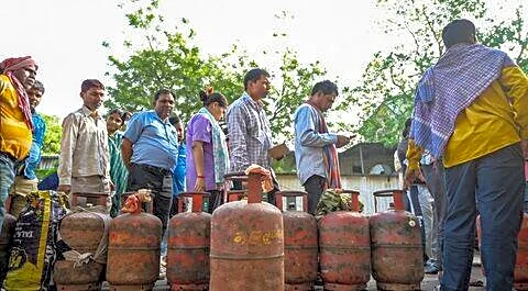Government to double 5kg LPG supply for Delhi migrants