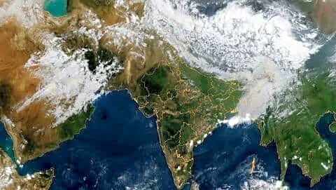 Giant 1,000-km cloud band shifts east from northern India