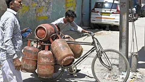 Government push for 5-kg LPG for students and migrants stalls