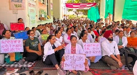 Punjab Health Minister enforces no-work no-pay while students cover nurses