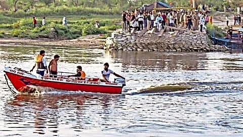 PM Modi announces 2L, 50k compensation after Vrindavan boat accident