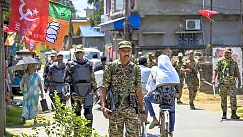 Election Commission transfers 12 West Bengal police ahead of polls