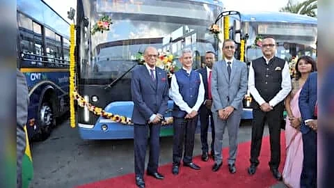 Switch Mobility delivers 100 electric busses to Mauritius government