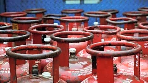 India urges shift from LPG to electricity amid $100 oil