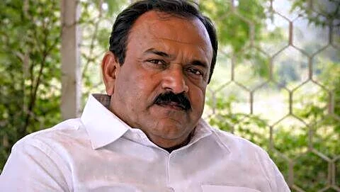 Jitendra Shelke dies in highway crash, wife and son hospitalized