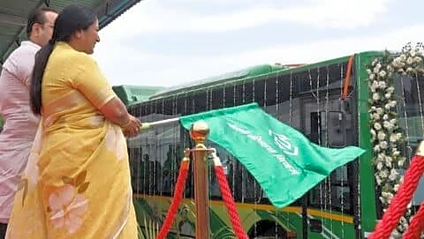 Delhi rolls out 200 electric busses, 4,550 city busses electric