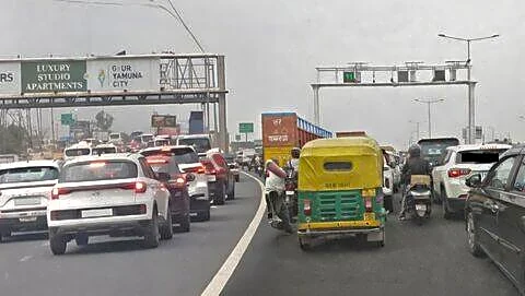 Heavy rain and cyclonic dust worsen Delhi traffic and air