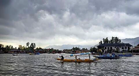 Jammu and Kashmir: Friday brought light snow, rain through weekend