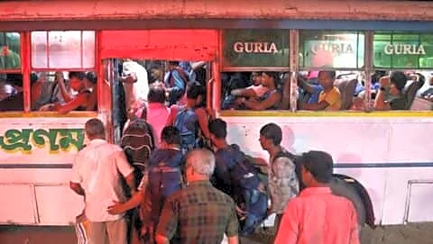 Bengali migrants return to check voter names before April elections