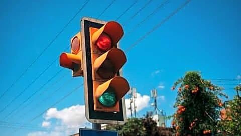 Maharashtra's Gondia turns off traffic signals 12:30pm-4pm to protect commuters