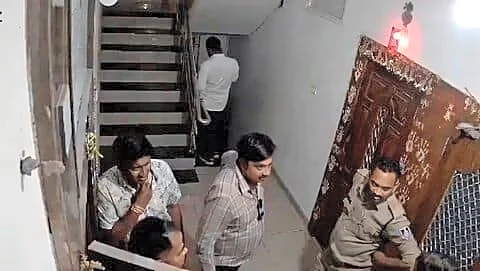 Indore officers suspended after alleged theft of 22 tolas gold