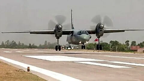 Indian Air Force conducts emergency landing drill on Purvanchal Expressway