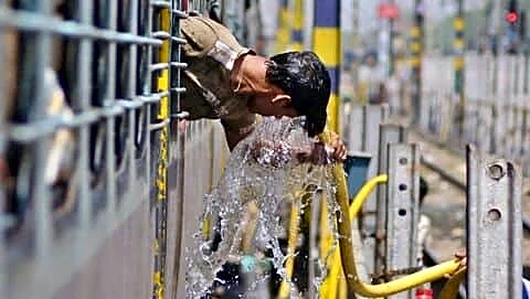 Delhi hits season high 42.1°C Ridge Wednesday, 3.7°C above normal