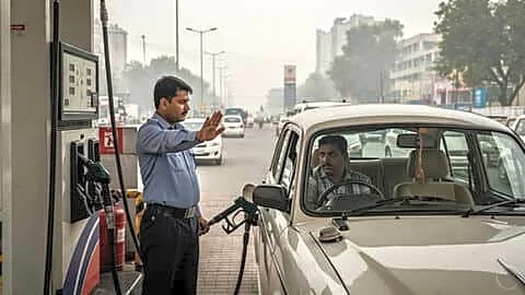 Delhi bars refueling without valid PUC certificate to curb pollution