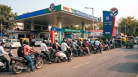 India keeps retail petrol and diesel prices unchanged today