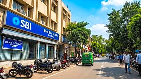 Banks closed in Maharashtra Tamil Nadu Karnataka for bank holidays