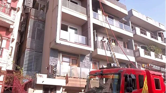 Delhi: Massive fire in Shahdara building leaves 9 dead