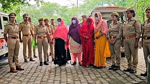 Maharajganj police recover cash and jewelry, arrest 4 women