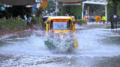 IMD forecasts Delhi Thursday: 36-38°C days, 21-23°C nights, thunderstorms possible