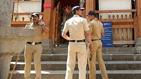 Pune constable Ganesh Shahaji Kaspate arrested for ₹1.5L bribe