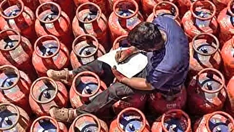 India may ask PNG households surrender LPG amid policy rollout