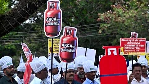Kerala caterers protest and demand rollback after ₹993 LPG hike