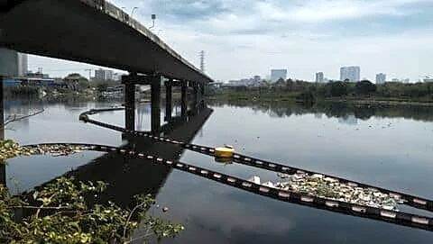 Mumbai installs 57-meter trash catch to prevent nearly 200t garbage