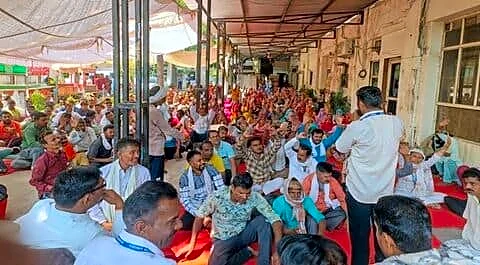 Gurugram sanitation workers strike 9 days over rehiring demands