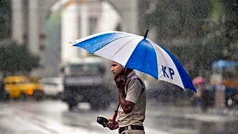 IMD warns severe heat, Bay of Bengal low, northern storms