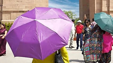 Delhi wakes to unusually warm Monday with Safdarjung 27.1 Celsius