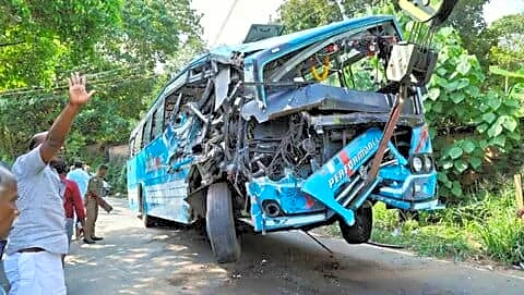 Head-on collision in Edathala injures nearly 35 people Monday