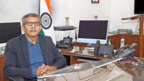 Defense Secretary: private firms may build ballistic missiles in India