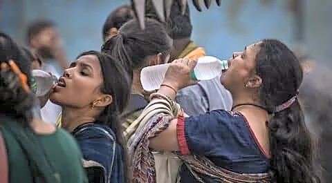 Delhi hits 39 Celsius, light rain then 42 Celsius Sunday