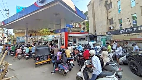Mumbai fuel prices rise gasoline ₹106.64 per liter diesel ₹93.14