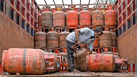 India hikes 19-kg commercial LPG price nearly ₹1,000