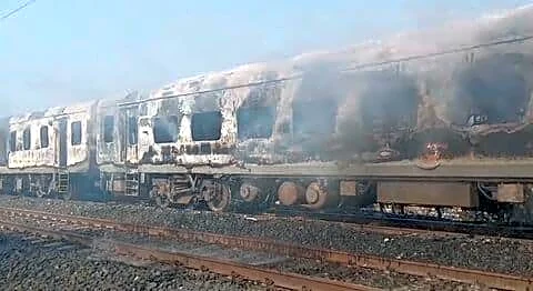 Rajdhani fire near Ratlam prompts WCR 6-member probe, no injuries