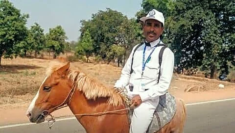 Munna Prasad Gupta uses horse for Jharkhand census amid shortages