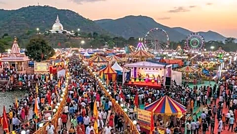 Viral Rajgir Malmas Mela video shows police watching Bhojpuri dance