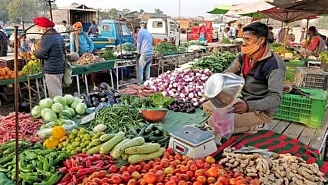 Pune fuel up ₹3, traders expect pricier produce