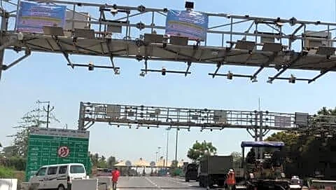 Delhi launches AI-powered barrier-free Mundka-Bakkarwala toll plaza, drivers evade payments