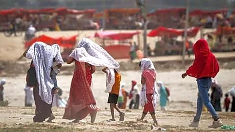 IMD warns weeklong heat wave across north central western India