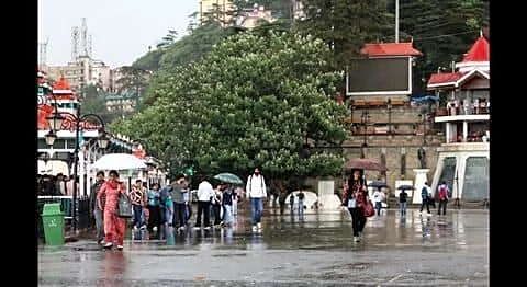 Himachal Pradesh hit by thunderstorms Rohtang snow yellow alert issued