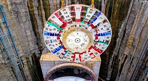 Crews lower 350-tonne cutterhead at Ghansoli, complete TBM shield assembly