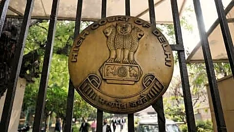 Delhi court charges 2 CBI officers with corruption, others cleared