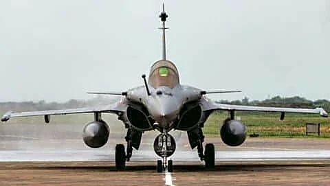 India finalizes official request to France for 114 Rafale jets
